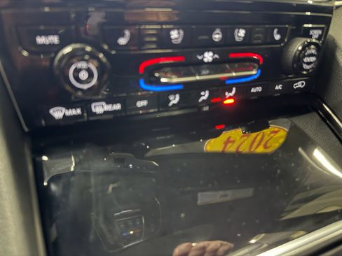 Used 2024 Jeep Grand Cherokee Limited 4xe AWD/4WD image 33