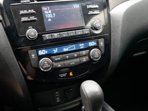 Used 2016 Nissan Rogue SV AWD/4WD image 29