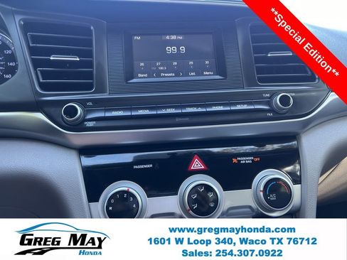 Used 2019 Hyundai Elantra SE image 26