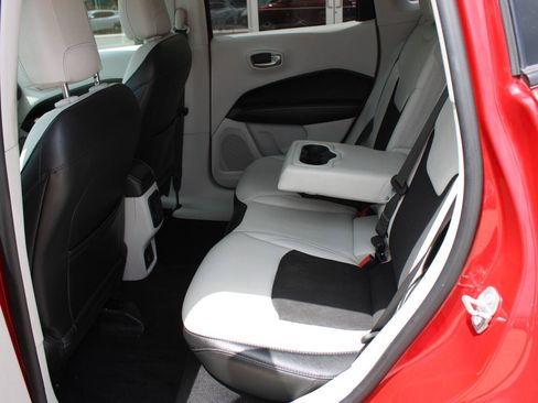 Used 2018 Jeep Compass Latitude w/ Cold Weather Group AWD/4WD image 28