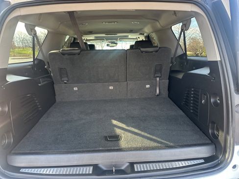 Used 2019 Chevrolet Suburban LT image 32