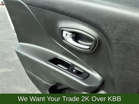 Used 2022 Jeep Renegade Latitude AWD/4WD image 15