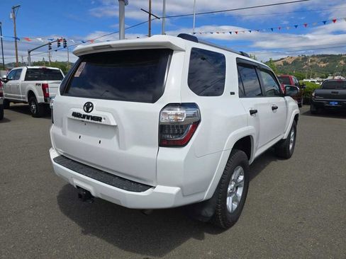 Used 2019 Toyota 4Runner SR5 Premium AWD/4WD image 3