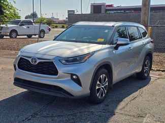 Used 2021 Toyota Highlander XLE AWD/4WD video 2