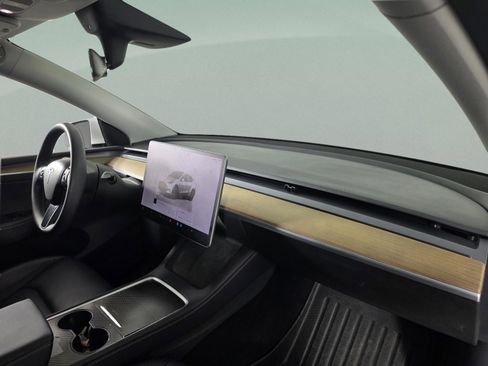 Used 2022 Tesla Model Y Long Range image 20