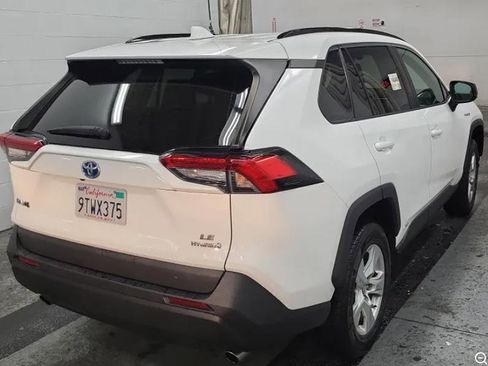 Used 2020 Toyota RAV4 LE AWD/4WD image 4