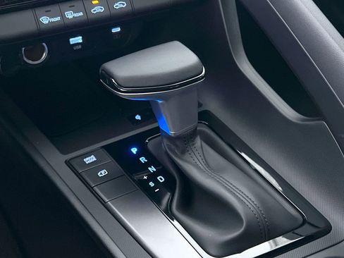 Used 2025 Hyundai Elantra Sport image 21