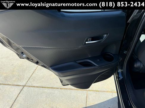 Used 2018 Toyota C-HR XLE FWD image 13