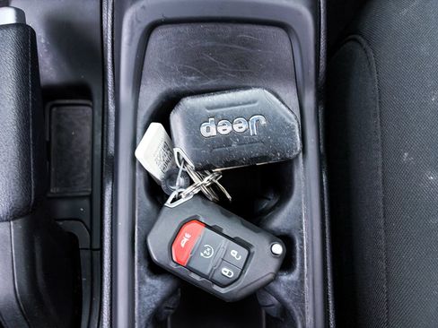 Used 2021 Jeep Gladiator Sport AWD/4WD image 26