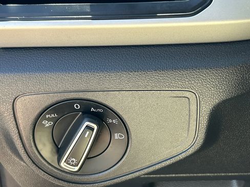 Used 2021 Volkswagen Atlas SE w/ Panoramic Sunroof Package image 16