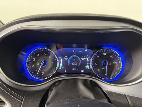 Used 2025 Chrysler Pacifica Limited FWD image 21