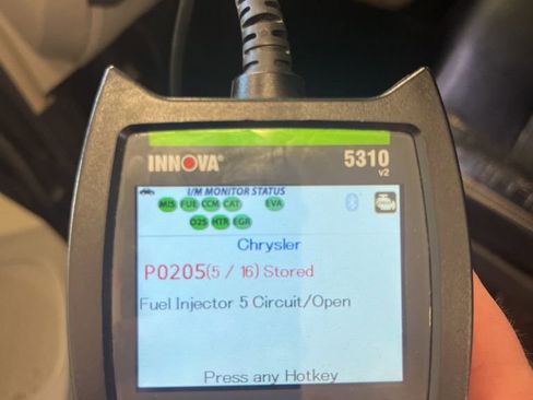 Used 2015 Chrysler Town & Country Touring image 15