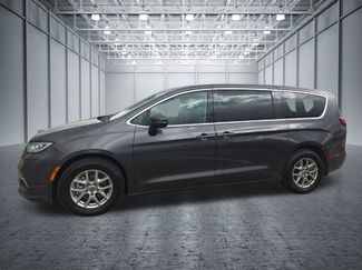 Used 2023 Chrysler Pacifica Touring-L FWD video 2
