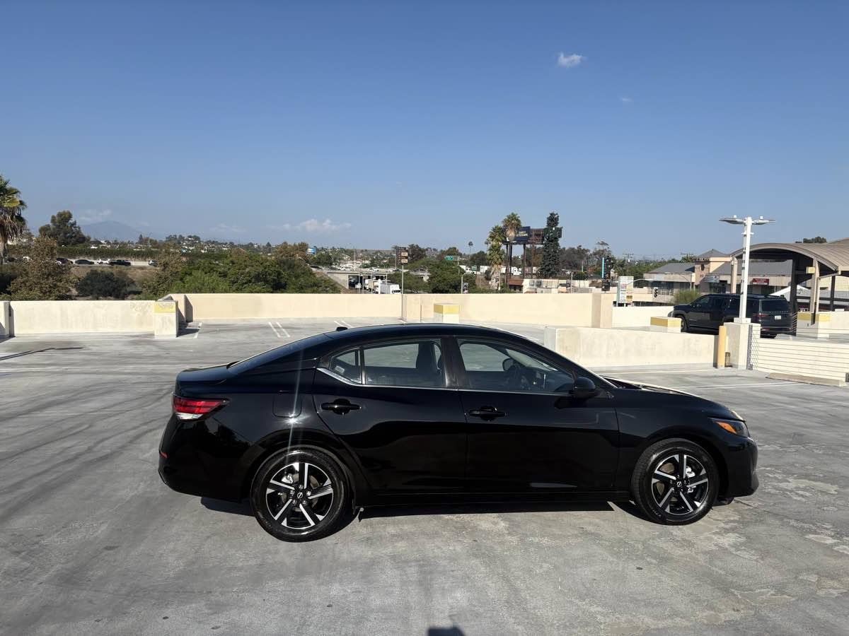 Used 2025 Nissan Sentra SV FWD image 32