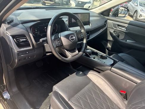 Used 2025 Nissan Rogue Platinum FWD image 19