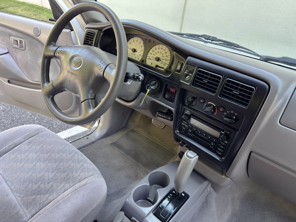 Used 2003 Toyota Tacoma 2WD Xtracab w/ SR5 Pkg image 25