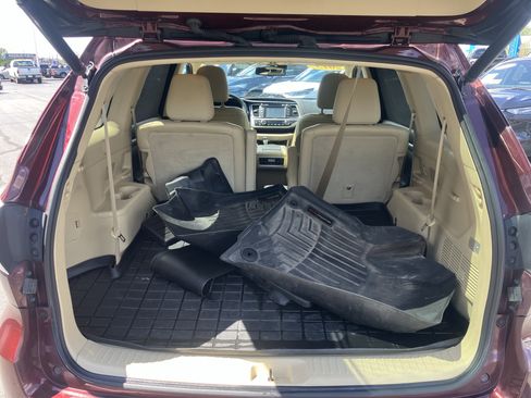 Used 2015 Toyota Highlander Limited Platinum AWD/4WD image 12
