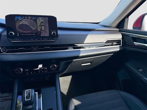 Used 2024 Mitsubishi Outlander SE image 25