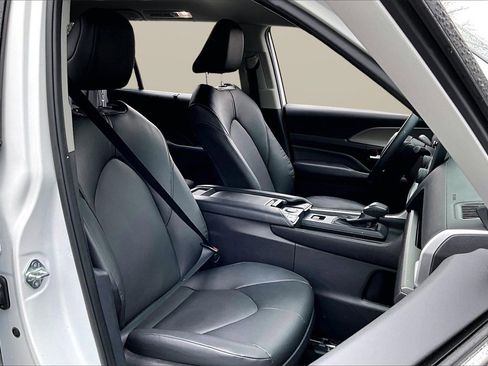 Used 2024 Toyota Grand Highlander Limited image 21