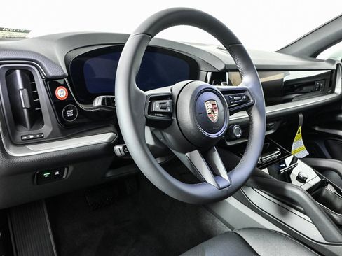 New 2025 Porsche Cayenne image 4