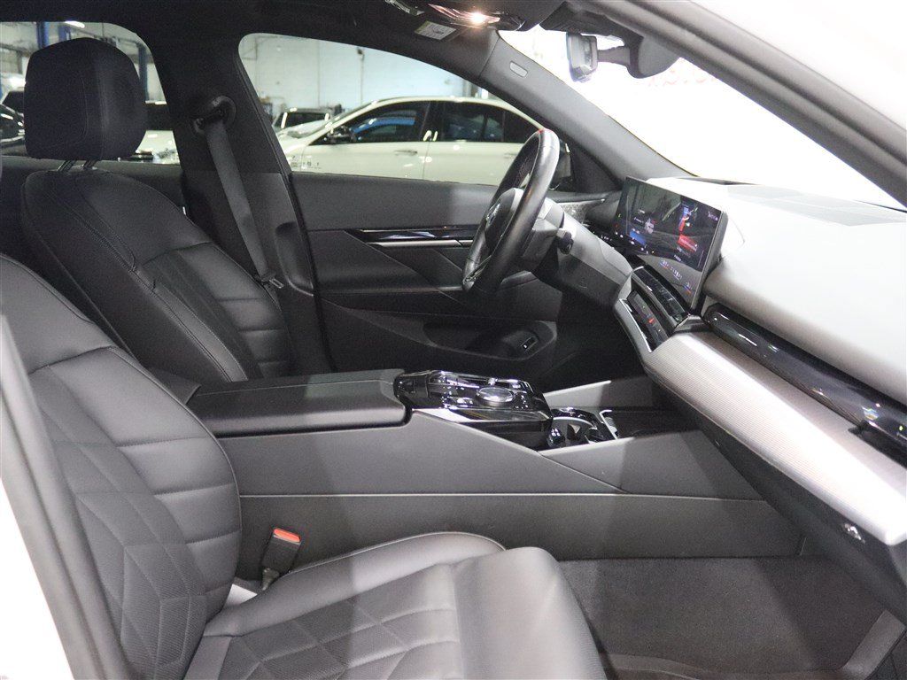 Used 2024 BMW i5 M60 w/ Premium Package AWD/4WD image 29