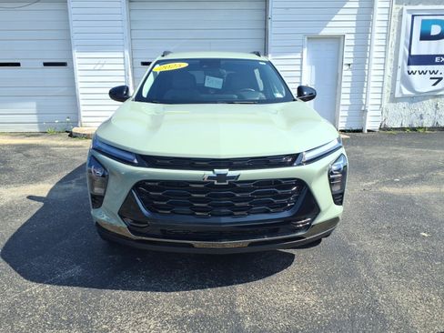 Used 2025 Chevrolet Trax ACTIV FWD image 2