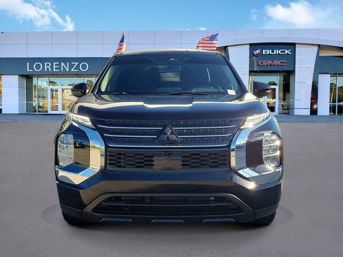 Used 2024 Mitsubishi Outlander ES image 2