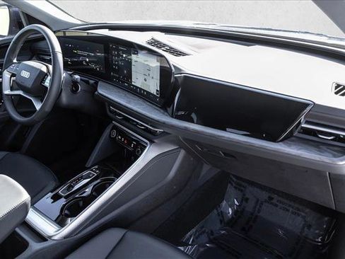 Used 2025 Audi Q5 Premium image 24