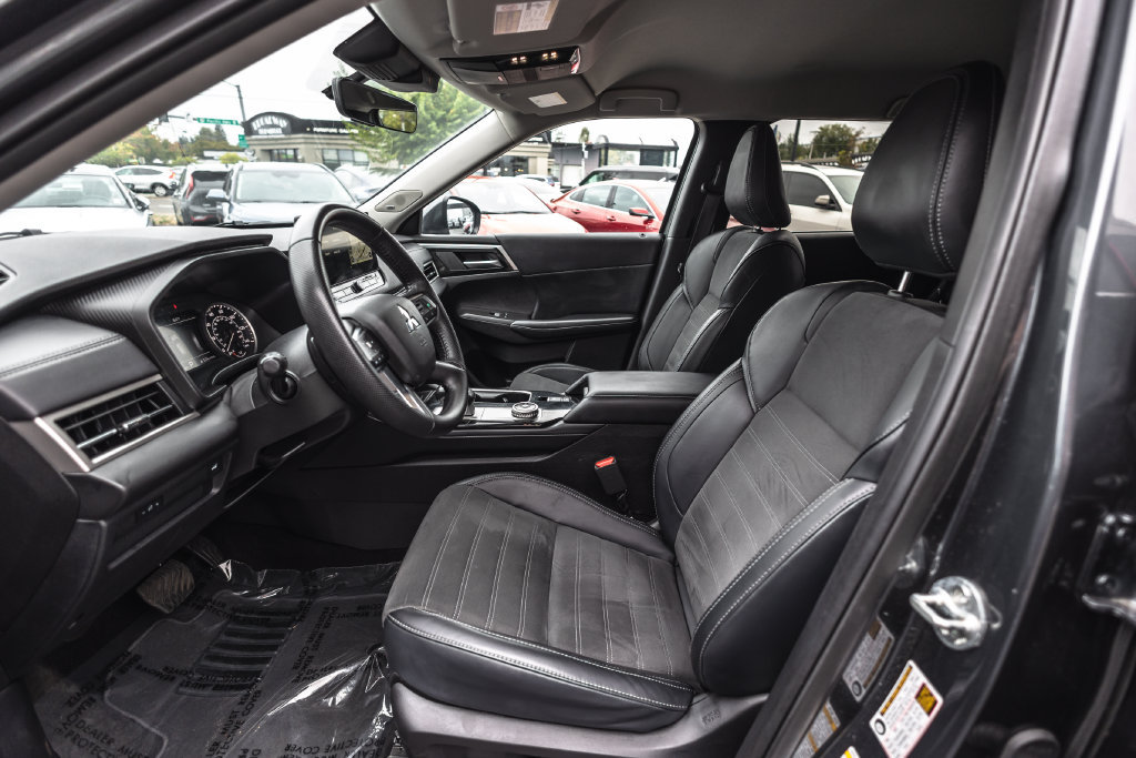 Used 2025 Mitsubishi Outlander SE FWD image 18