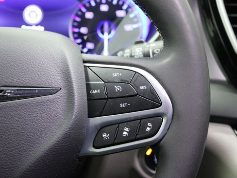 Used 2024 Chrysler Pacifica Touring-L image 24