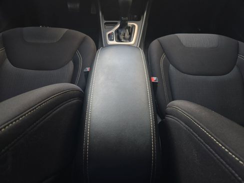 Used 2017 Jeep Cherokee Latitude FWD image 14