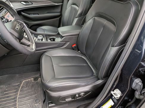 Used 2024 Jeep Grand Cherokee L Limited AWD/4WD image 25