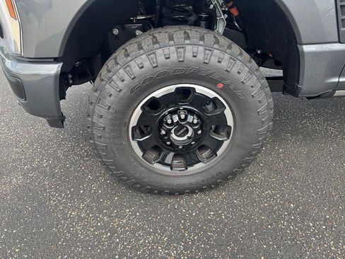New 2026 Ford F250 Platinum w/ Tremor Off-Road Package AWD/4WD image 9