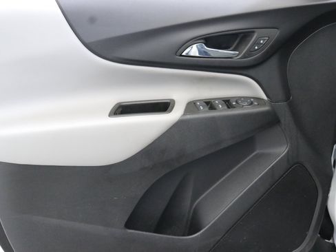 Used 2023 Chevrolet Equinox LS image 23