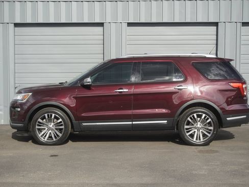 Used 2018 Ford Explorer Platinum AWD/4WD image 2