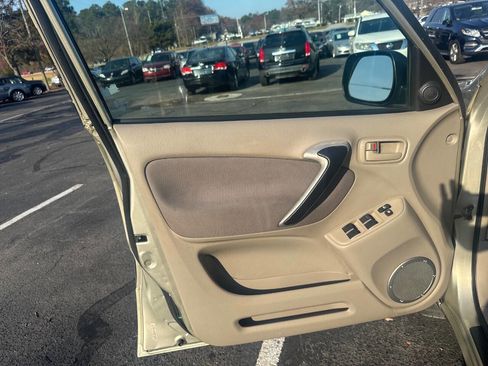 Used 2002 Toyota RAV4 4WD w/ Quick-Order Pkg image 9