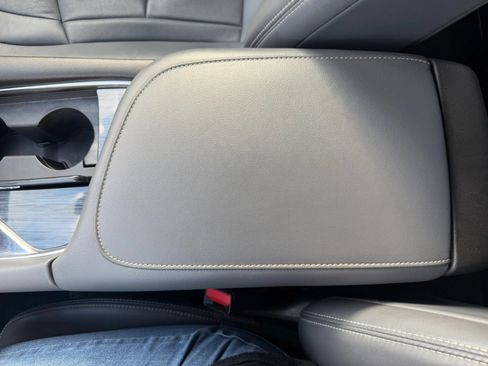 Used 2019 Buick Enclave Essence FWD image 29