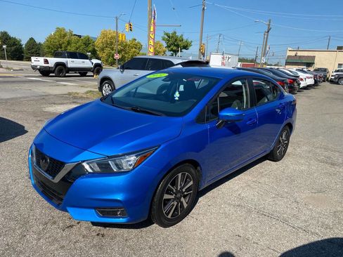 Used 2021 Nissan Versa SV image 4