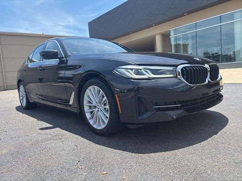 Used 2023 BMW 530i w/ Premium Package RWD image 3
