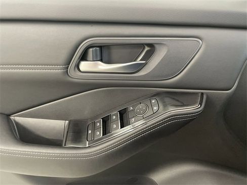 Certified 2024 Nissan Rogue SL image 24