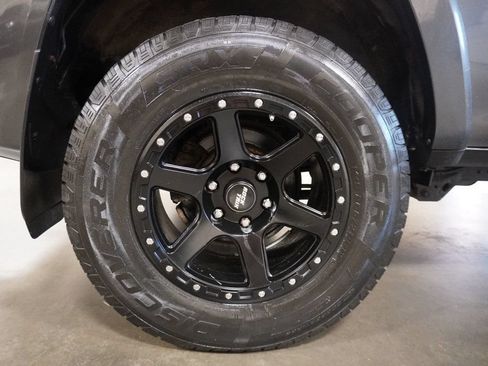 Used 2018 Toyota 4Runner SR5 Premium AWD/4WD image 5