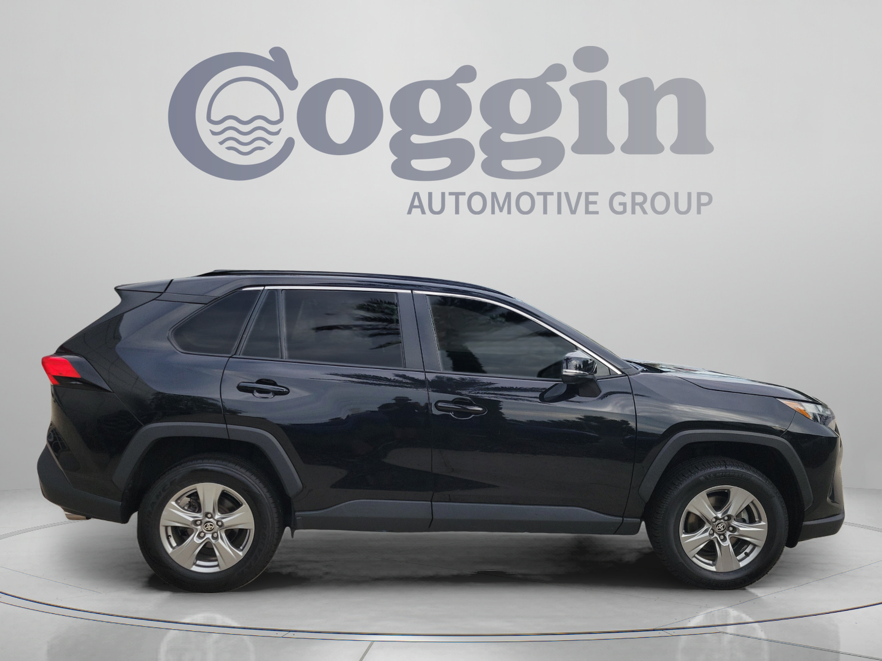 Used 2024 Toyota RAV4 XLE AWD/4WD image 4