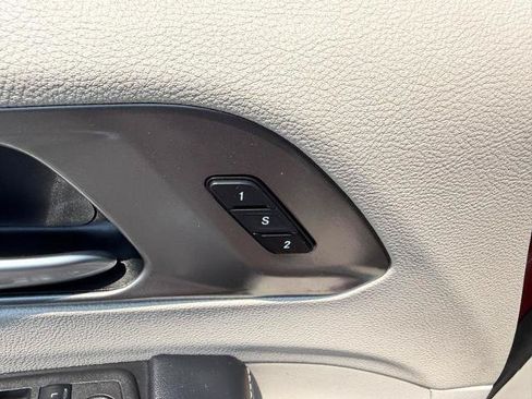 Used 2023 Chrysler Pacifica Touring-L FWD image 22