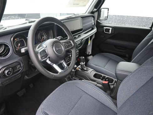 New 2026 Jeep Wrangler Unlimited Sahara w/ Rockslide Package AWD/4WD image 20