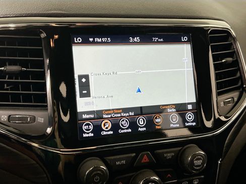 Used 2022 Jeep Grand Cherokee Laredo X image 13