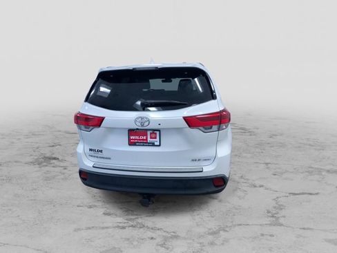 Certified 2017 Toyota Highlander XLE image 8