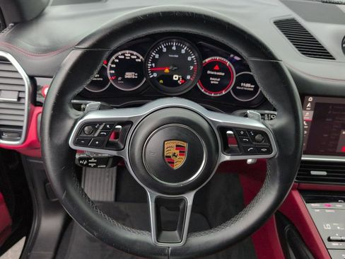 Used 2021 Porsche Cayenne image 9