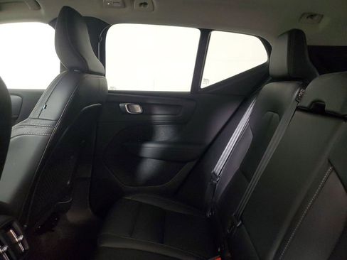 Certified 2025 Volvo XC40 B5 Core image 12
