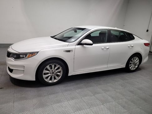 Used 2018 Kia Optima LX w/ 17" Alloy Wheels Package FWD image 2
