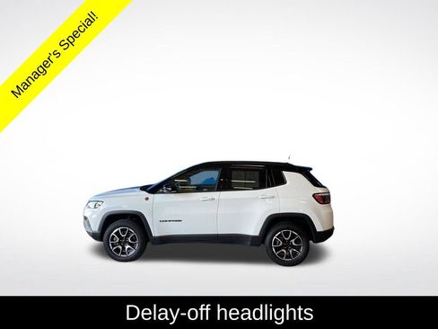 Used 2025 Jeep Compass Trailhawk AWD/4WD image 16